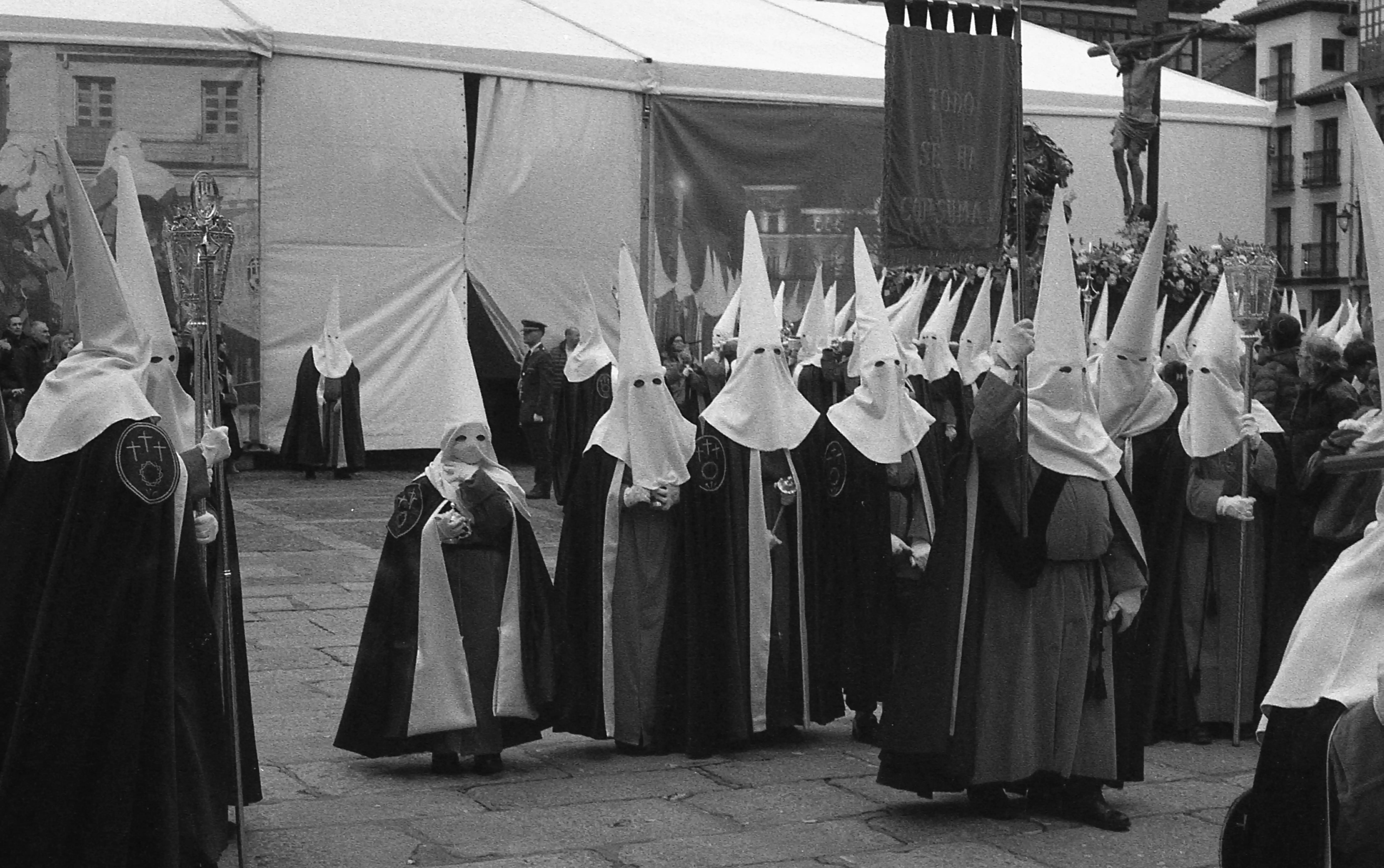 Fotografía blanco y negro Semana Santa León 